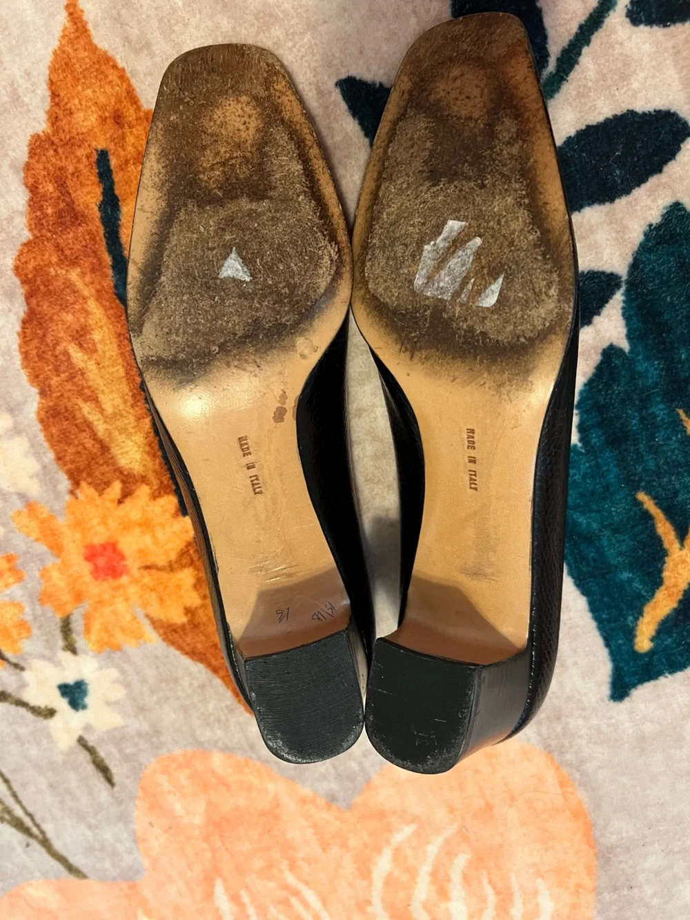 Like NEW Salvatore Ferragamo Black Textured Leather Pumps